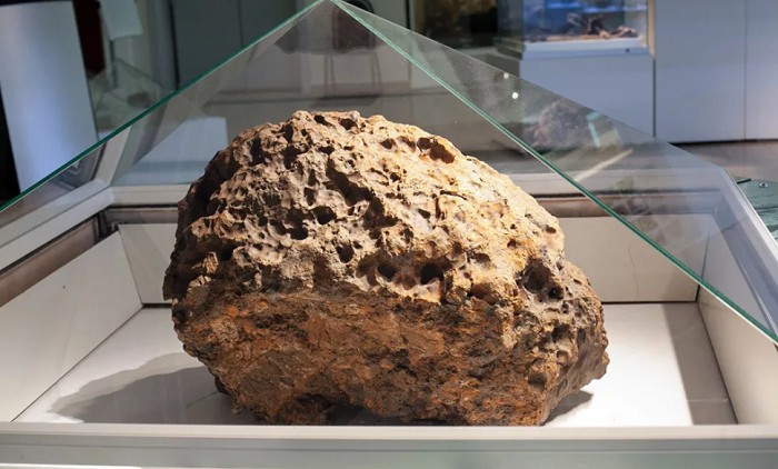 Сохранившийся фрагмент метеорита