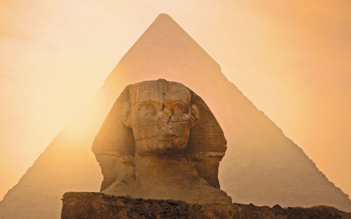 Сфинкс и Великая пирамида Гизы на рассвете