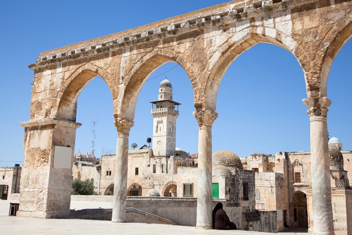 Пейзаж Старого города Иерусалима с арками и мечетью