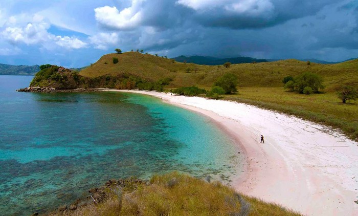 Индонезийский пляж на Комодо