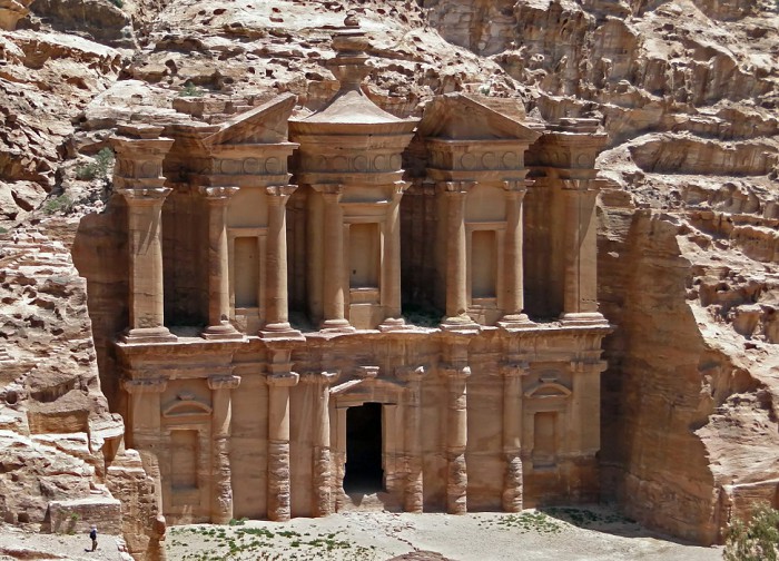 Ал-Дэйр — набатейский храм, целиком вырезанный из скалы