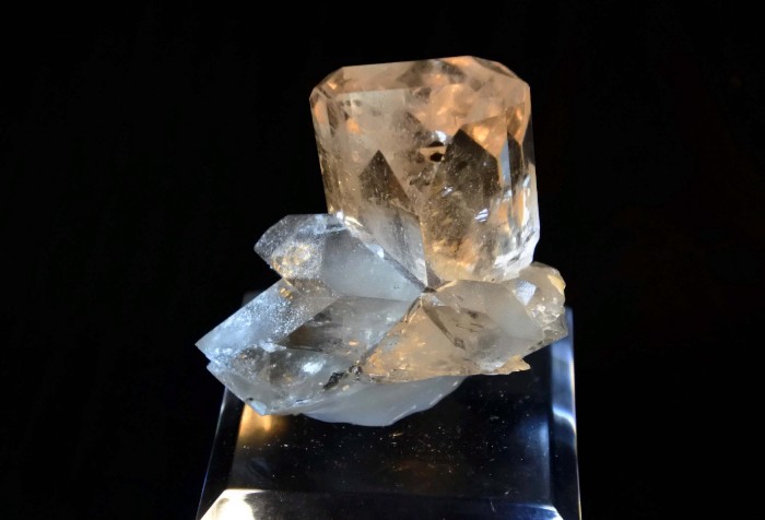 Натуральный кристалл топаза