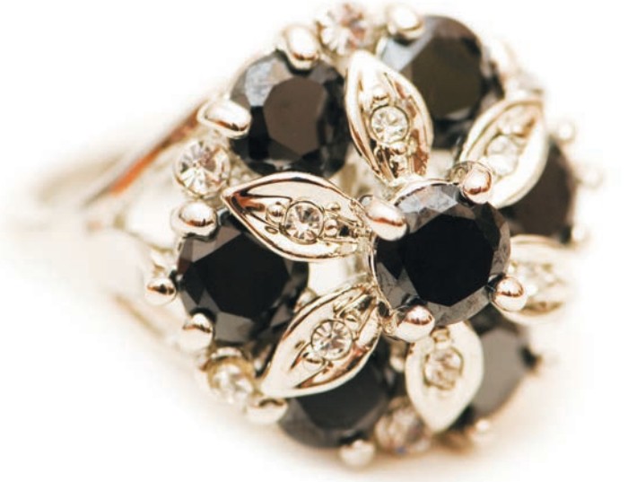 Кольцо с черными бриллиантами 