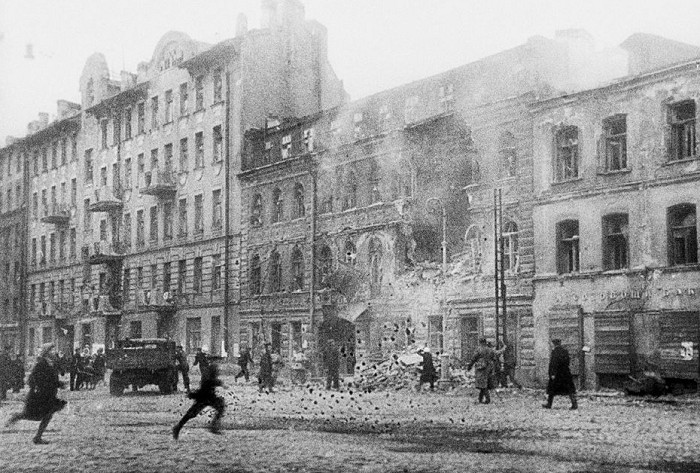 Немцы ведут обстрел центра Ленинграда