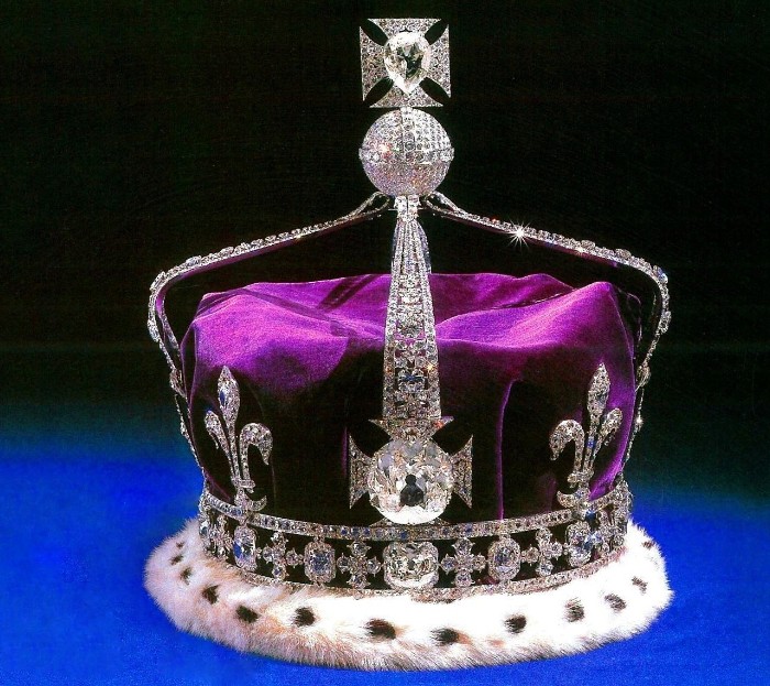 Корона королевы-матери с бриллиантом «Кохинор»