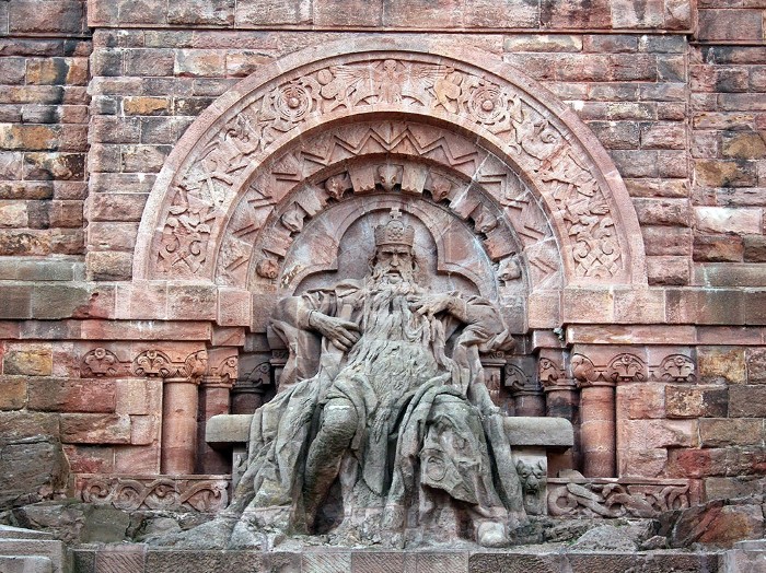 Статуя императора Фридриха I Барбароссы. Мемориал на горе Куфхойзер