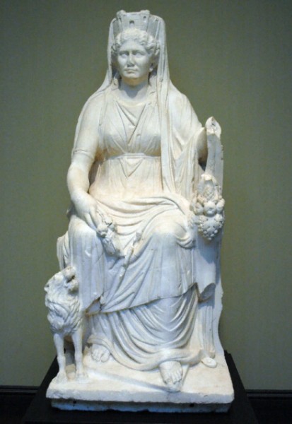 Богиня Кибела на троне. Древнеримская статуя