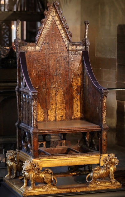 Ячменный камень в троне английских королей в Вестминстере.
