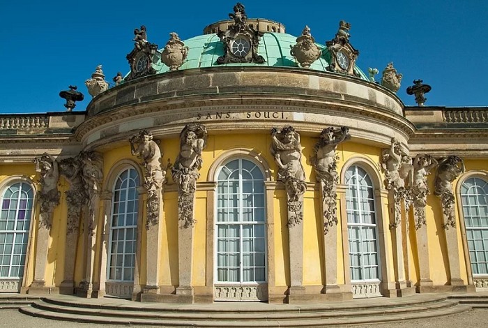 Здание прусской Академии наук в Потсдаме
