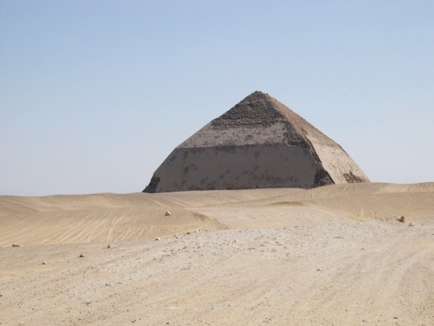 Пирамида фараона Снофу —первая большая египетская пирамида.