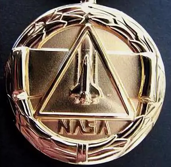 Медаль НАСА за полет в космос