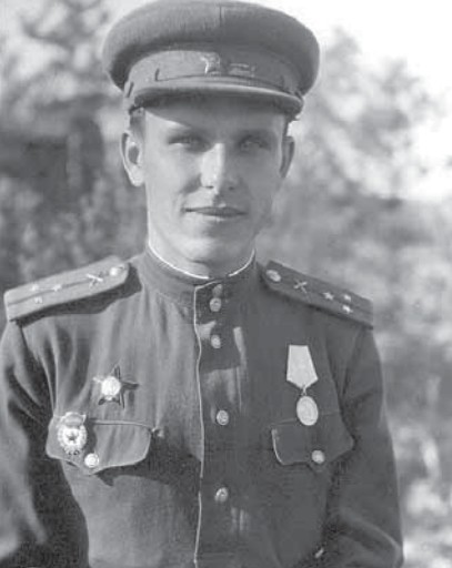 Старший лейтенант Советской Армии 