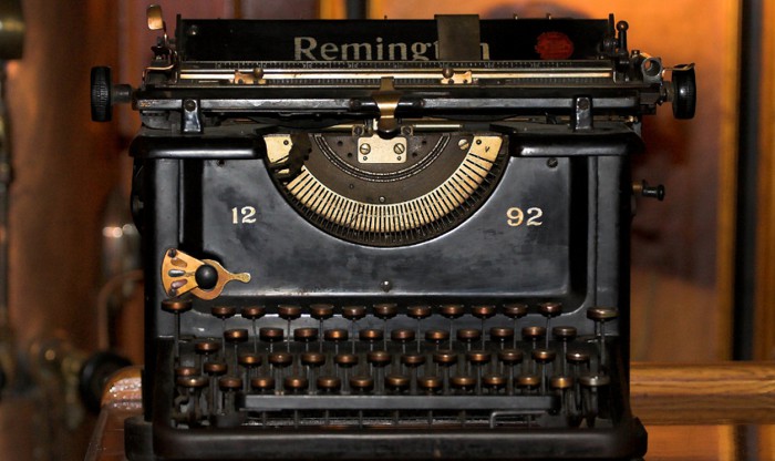 Первая буквопечатающая машинка «Ремингтон» 1873 г.