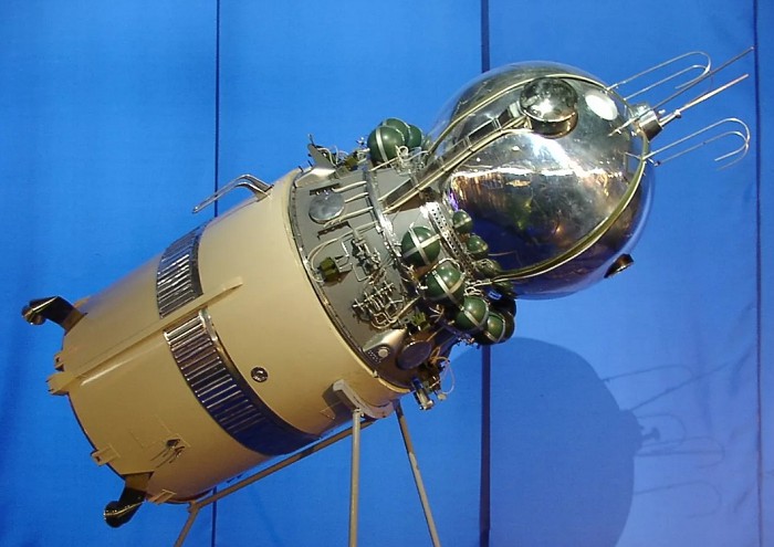 Макет «Спутника-4»