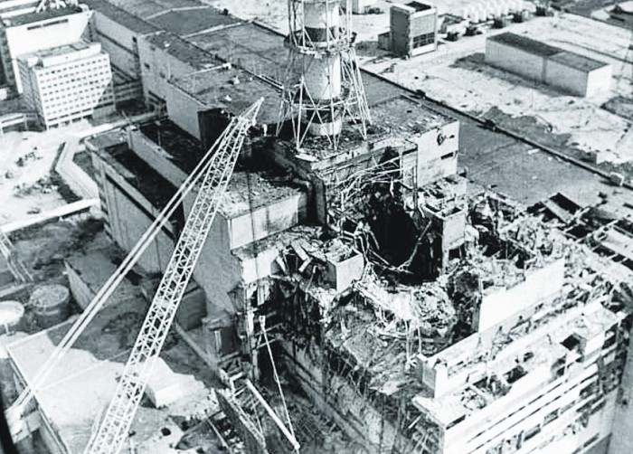 Разрушенный 4-й блок Чернобыльской АЭС. 1986 г.