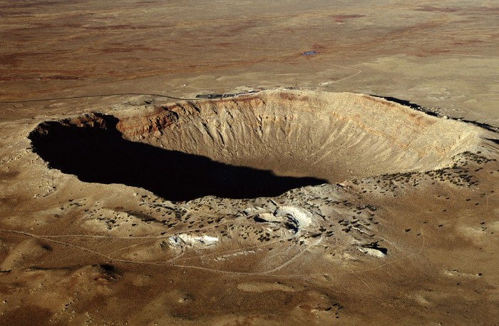Огромный кратер