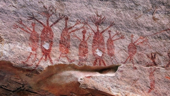 Наскальная живопись в пещере в Бразилии