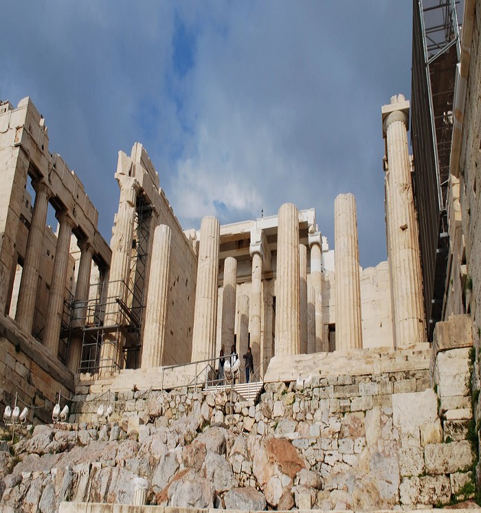 Исполинский проход в храмовый комплекс на вершине Акрополя