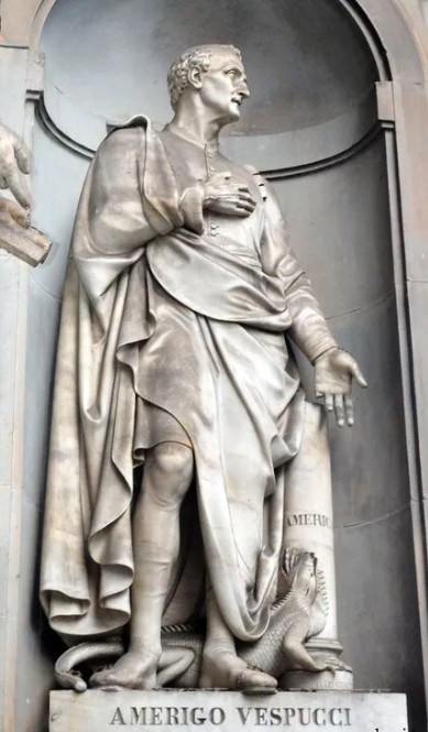 Статуя Америго Веспуччи, украшающая фасад галереи Уффици. Флоренция.