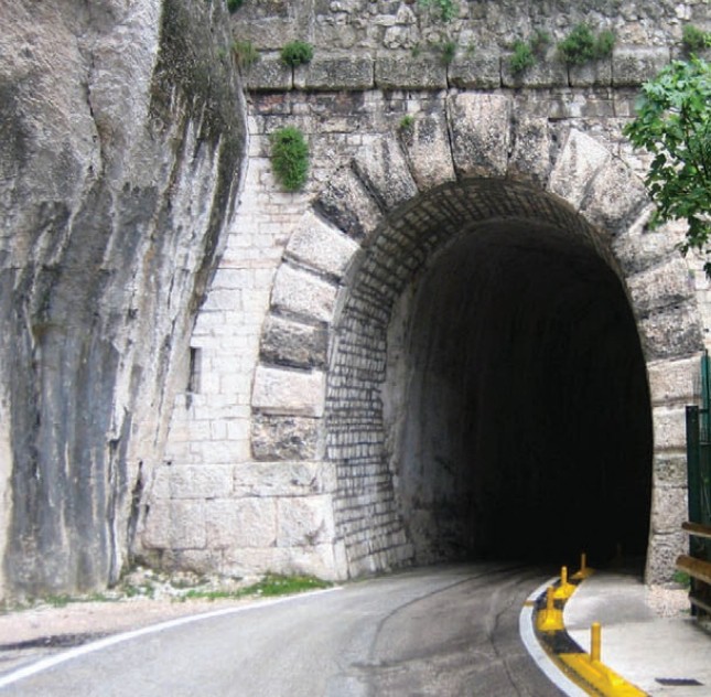 Тоннель Фурло на Фламиниевой дороге