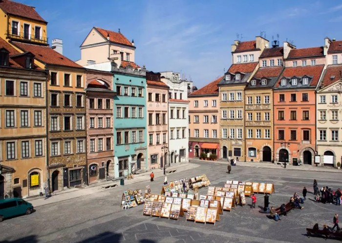 Рыночная площадь — центральная и старейшая часть Старого города в Варшаве 