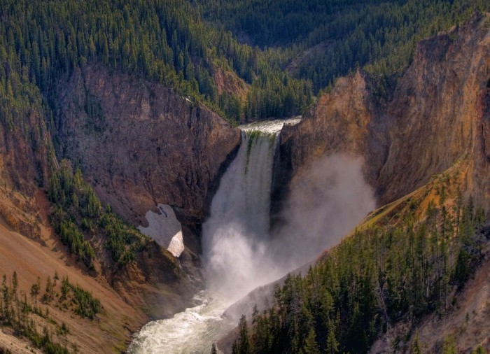 Нижний Йеллоустонский водопад — самый большой в Скалистых горах США