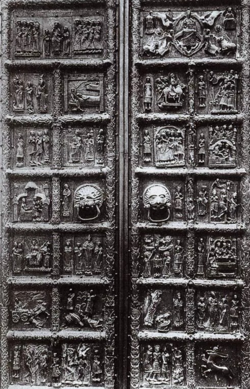 Бронзовые двери собора в Гидьдесгейме. Германия