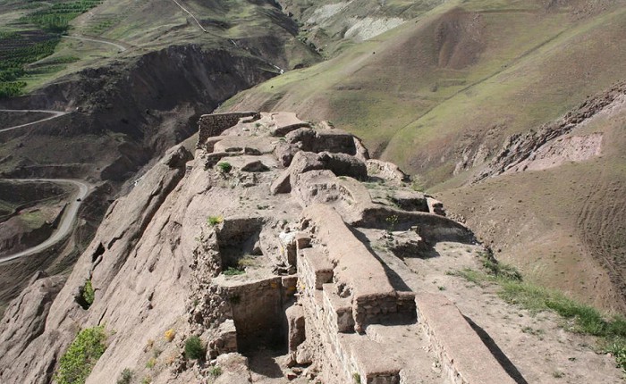 Руины замка Аламут. Азербайджан