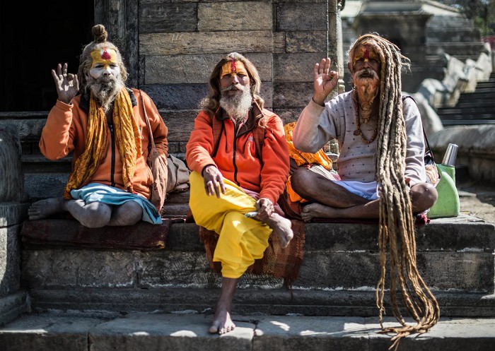 Садху (странствующие монахи) у храма Пашупатинатх. Катманду. Непал