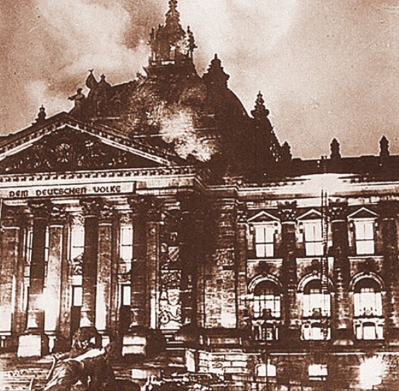 Горящее здание Рейхстага. 27 февраля 1933 г.
