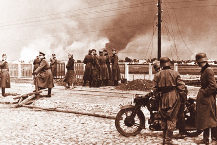 Немецкие войска в пригороде Варшавы. 8 сентября 1939 г.