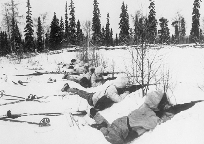 Финские лыжники на боевой позиции