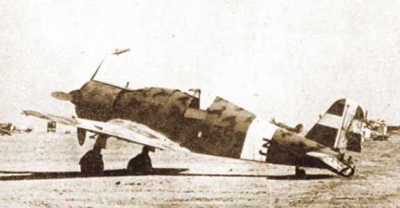 Одноместный итальянский истребитель Flat G.50, захваченный британцами в Северной Африке