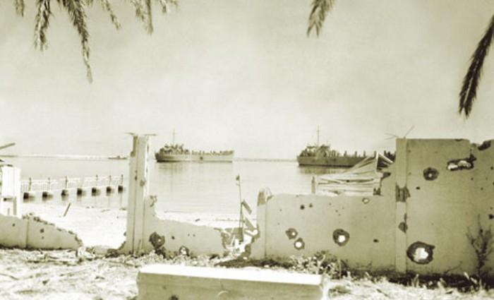 Десантные корабли с подкреплением для 8-й британской армии на побережье в Северной Африке