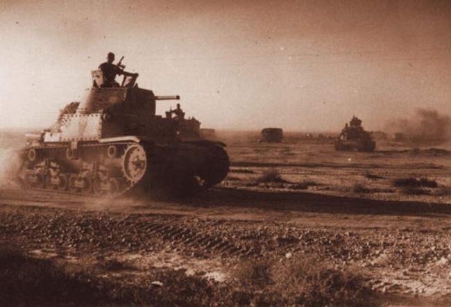 В наступлении бронетехника итальянской танковой дивизии