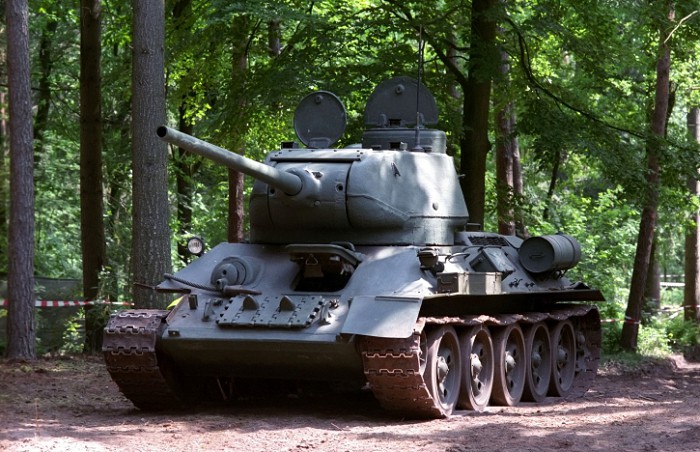 Советский средний танк Т-34.