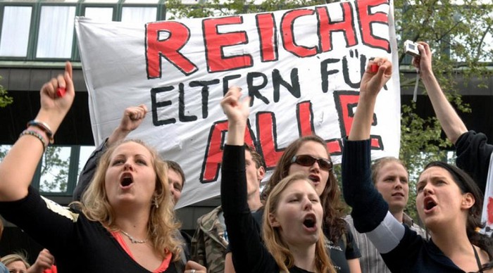 Студенты протестуют против введения платы за обучение в вузах. Германия, 2005 г.