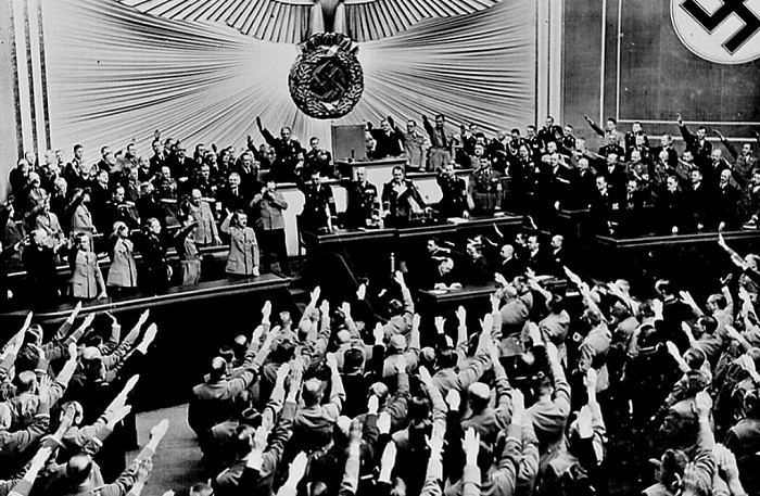 Выступление Гитлера в Рейхстаге. 1938 г.