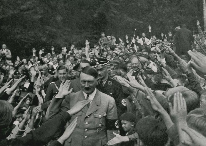 Гитлер и толпа. 1936 г.