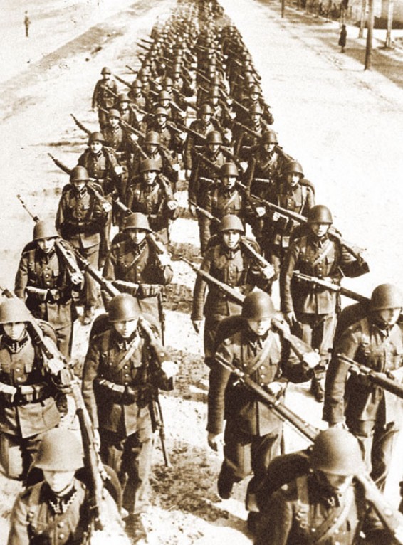 Польские пехотинцы на марше. 1939 г.