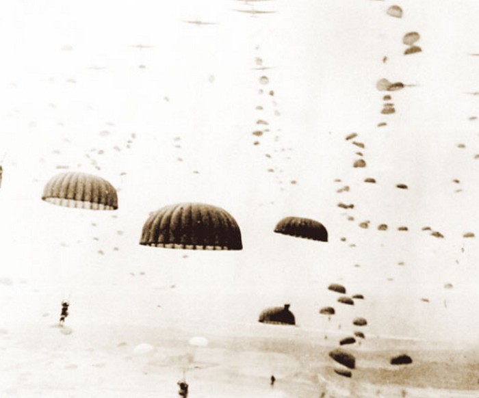 Массовый десант союзников в небе над Нидерландами. Сентябрь 1944 г.