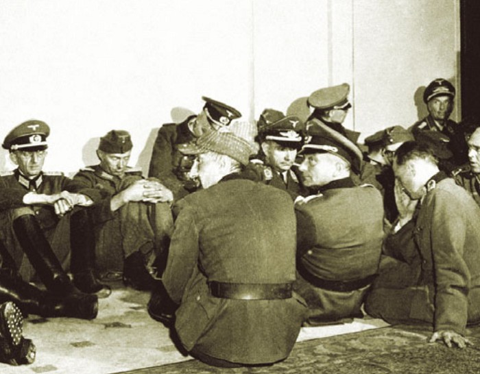 Пленные немецкие офицеры. Париж, 1944 г. Отель «Мажестик»