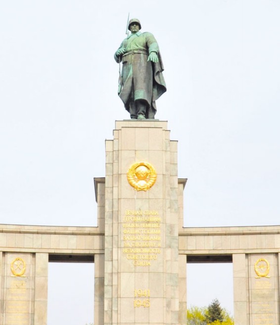 Мемориал советским воинам в Тиргартене (Берлин)