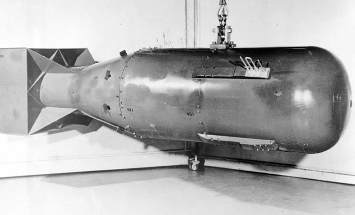 Макет бомбы, сброшенной на Хиросиму