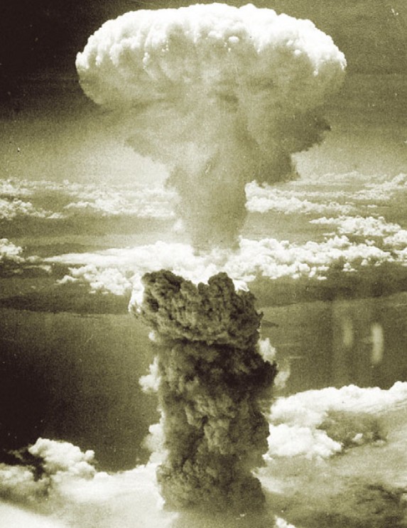 9 августа 1945 г. Атомный гриб над Нагасаки