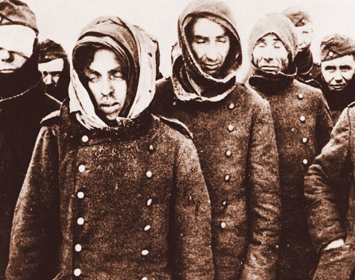 Немецкие солдаты 6-й армии Паулюса массово сдаются в плен