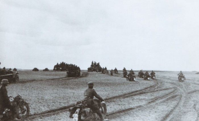Немецкие механизированные части во время отступления к Таманскому полуострову