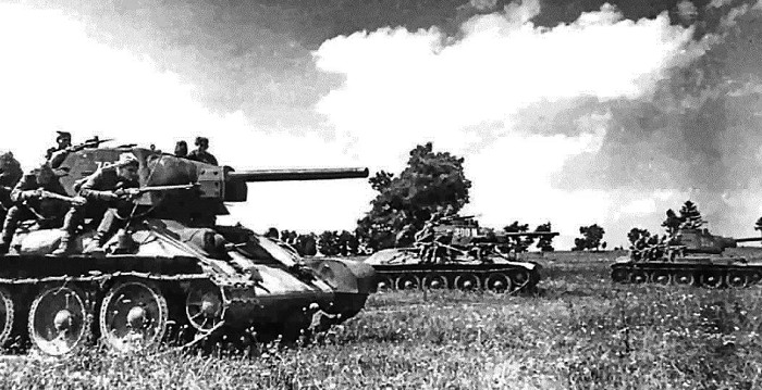 Советские танки на Прохоровском поле