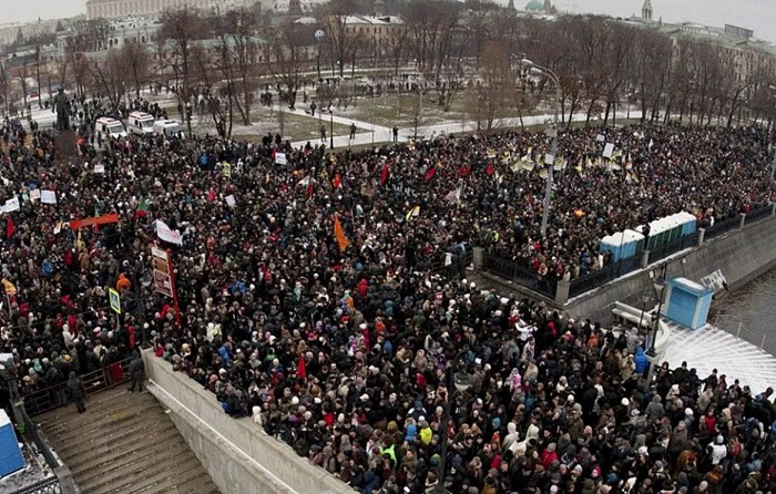 Участники митинга «За честные выборы» на Болотной площади. Декабрь 2011 г.