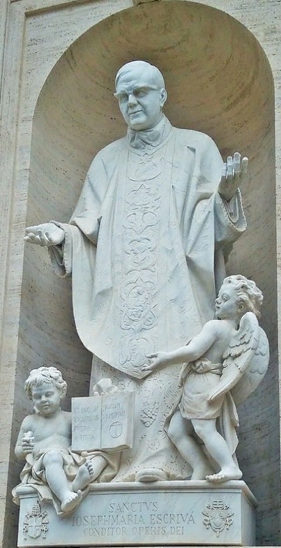 Статуя Хосе Мария Эскривы де Балагера